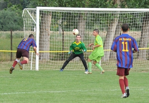 Majstrovský futbalový zápas Žbince - Dúbravka