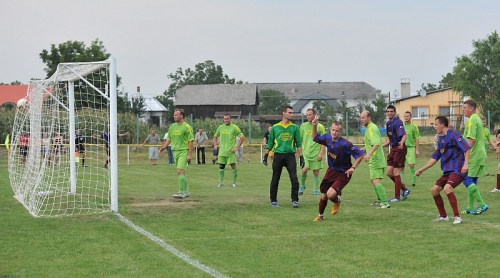 Majstrovský futbalový zápas Žbince - Dúbravka