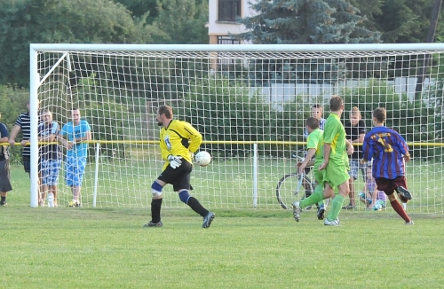 Majstrovský futbalový zápas Žbince - Dúbravka