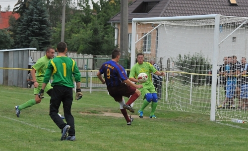 Majstrovský futbalový zápas Žbince - Dúbravka