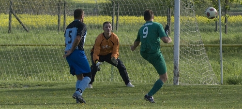 Majstrovský zápas Dúbravka - Žbince