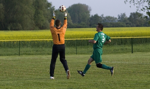 Majstrovský zápas Dúbravka - Žbince