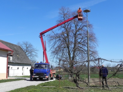 Úprava hniezdnej podložky bociana bieleho