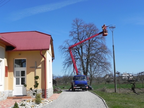 Úprava hniezdnej podložky bociana bieleho