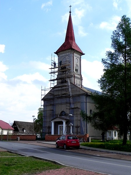 Stavba lešenia na farskom kostole