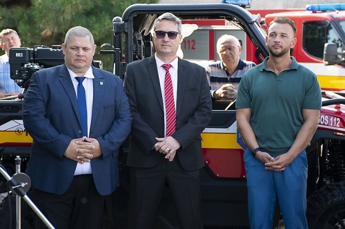 Odovzdávanie hasičskej techniky pre DHZ Žbince