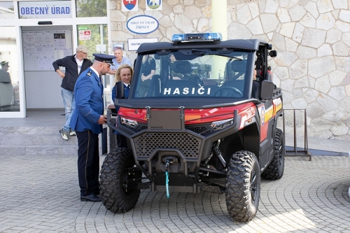 Odovzdávanie hasičskej techniky pre DHZ Žbince