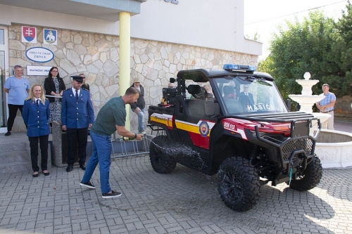Odovzdávanie hasičskej techniky pre DHZ Žbince